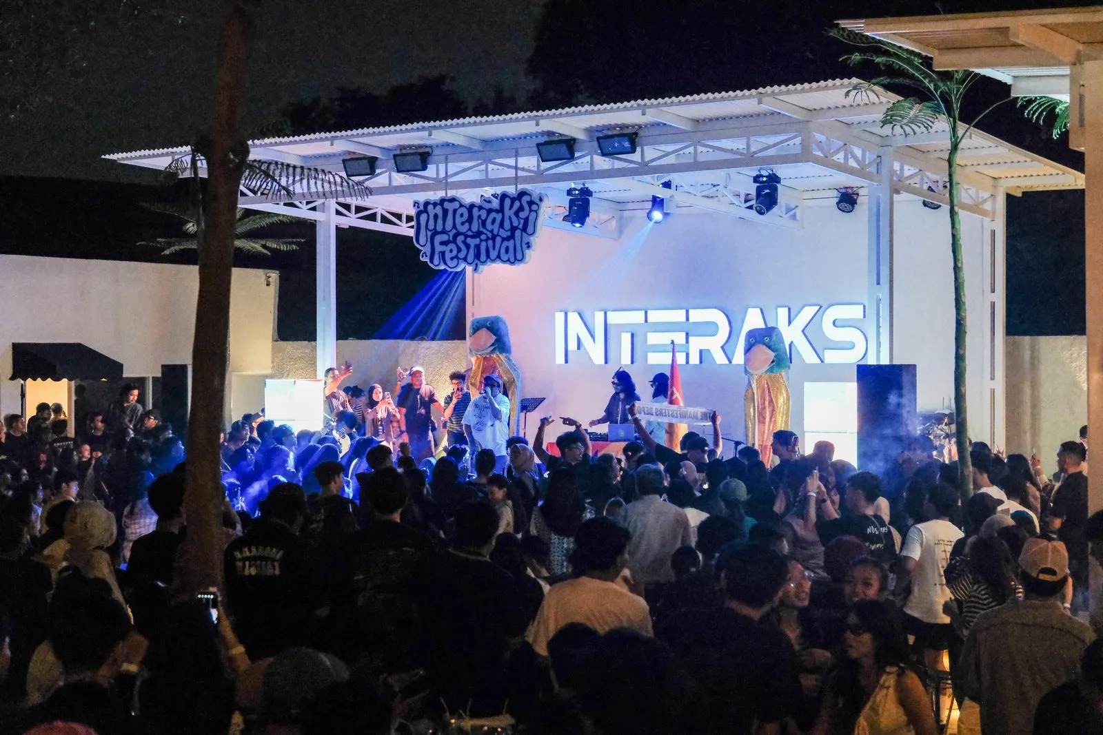 Panggung Interaksi Festival dengan keramaian penonton