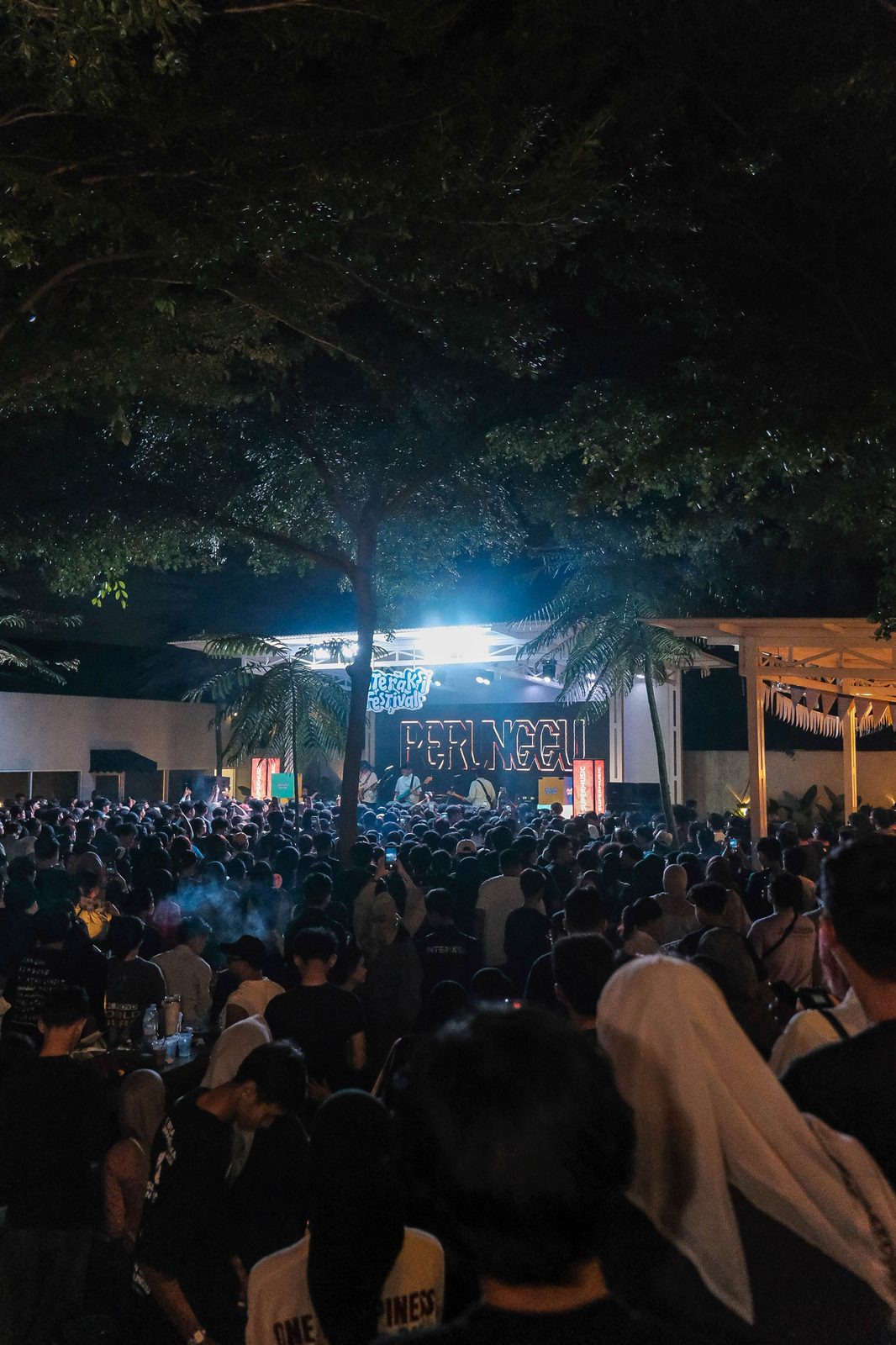 Live music di panggung tengah