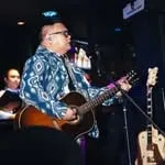 Badai tampil akustik di panggung Interaksi Space